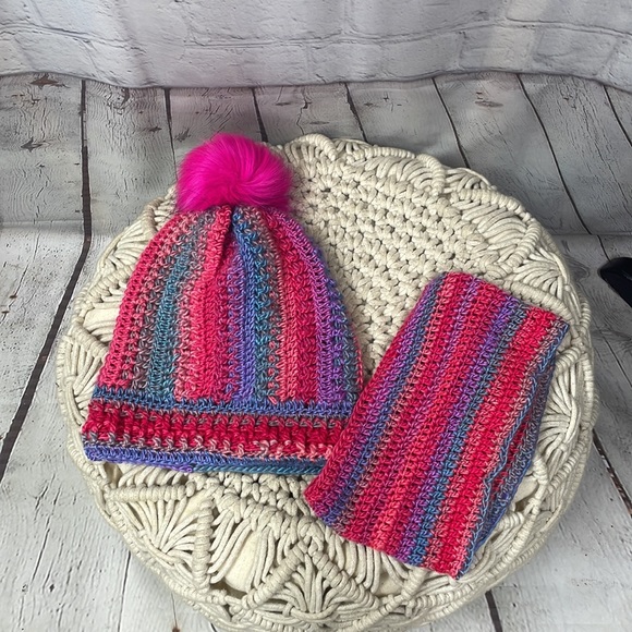 Childrens handmade beanie pom pom multicolor hat with neck warmer - Picture 2 of 2